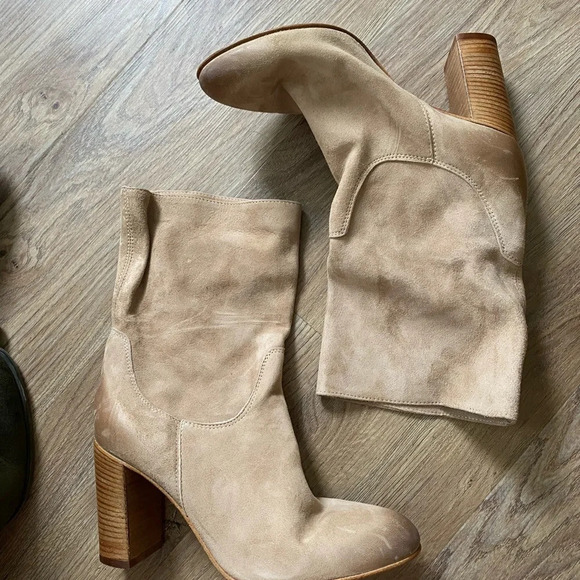 - Free People Slouchy Mid Calf Boots tan size 40
Like new - Picture 7 of 9